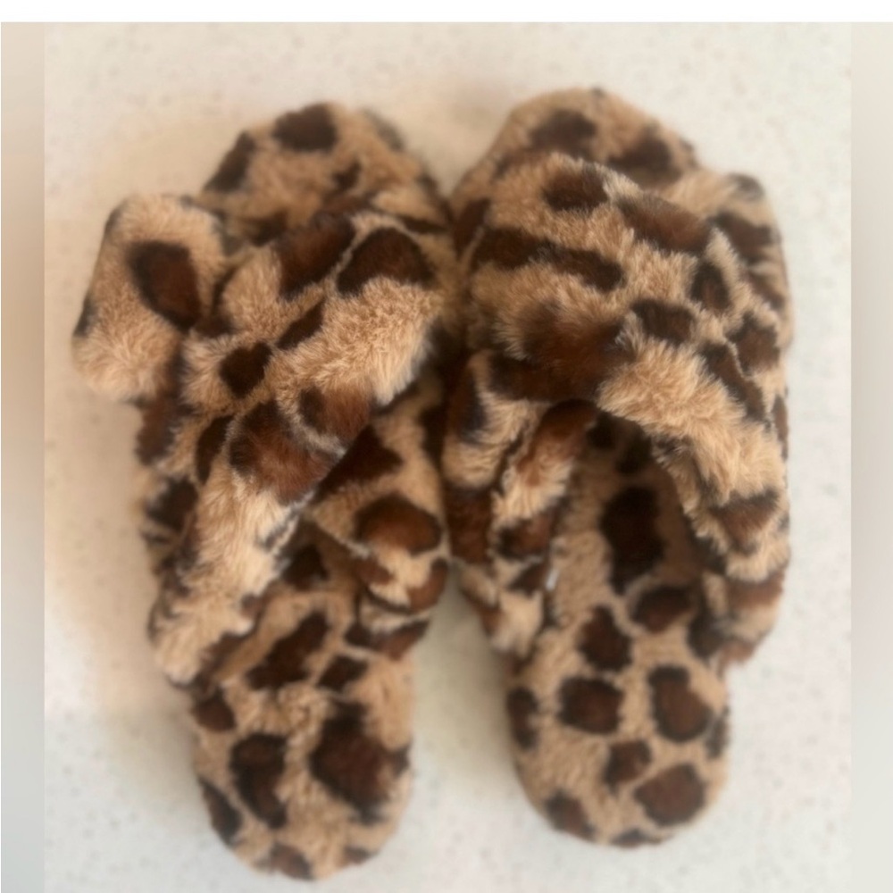Leopard Print Fuzzy Women's Slippers - Picture 2 of 4